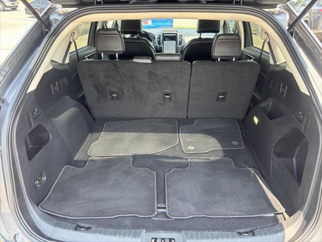 Photo of 2024 Carbonized Gray Metallic Ford Edge