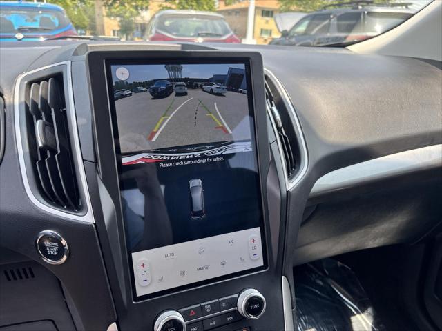 Photo of 2024 Carbonized Gray Metallic Ford Edge