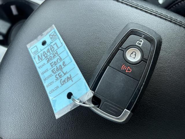 Photo of 2024 Carbonized Gray Metallic Ford Edge