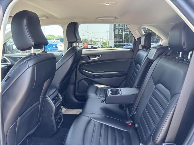 Photo of 2024 Carbonized Gray Metallic Ford Edge