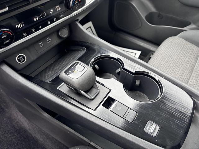 Photo of 2023 Super Black Nissan Rogue