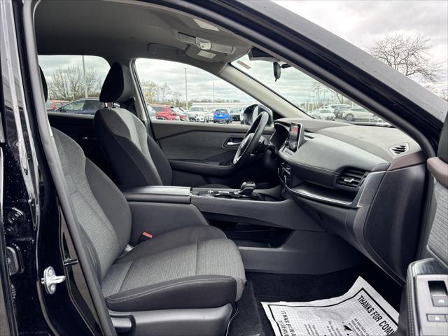 Photo of 2023 Super Black Nissan Rogue