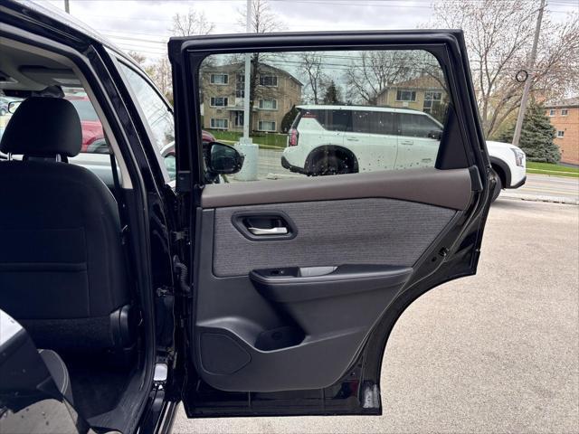 Photo of 2023 Super Black Nissan Rogue