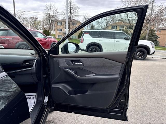 Photo of 2023 Super Black Nissan Rogue