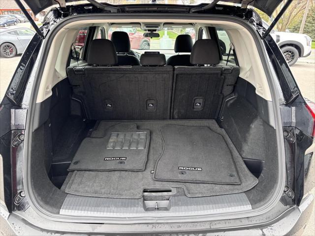 Photo of 2023 Super Black Nissan Rogue