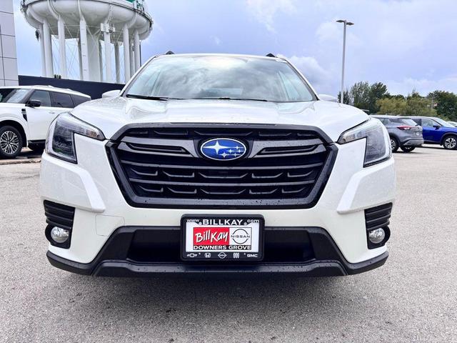 Photo of 2023 Crystal White Pearl Subaru Forester