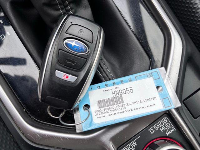 Photo of 2023 Crystal White Pearl Subaru Forester