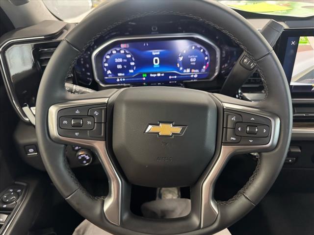 Photo of 2024 Summit White (gaz) Chevrolet Silverado 2500