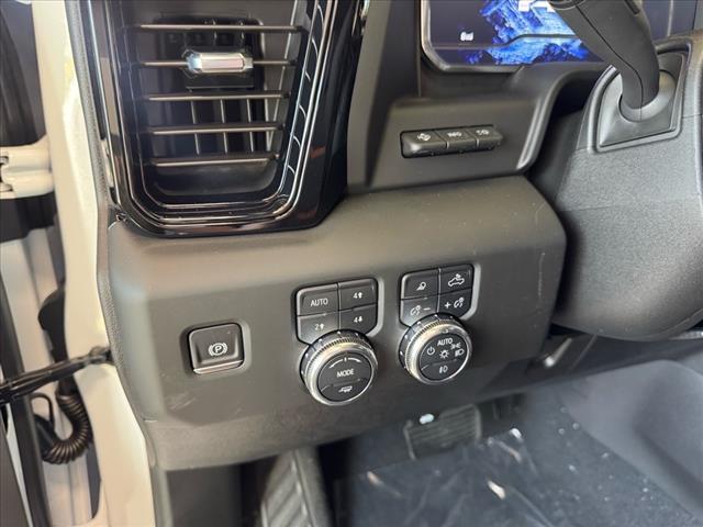 Photo of 2025 Summit White (gaz) GMC Sierra 2500