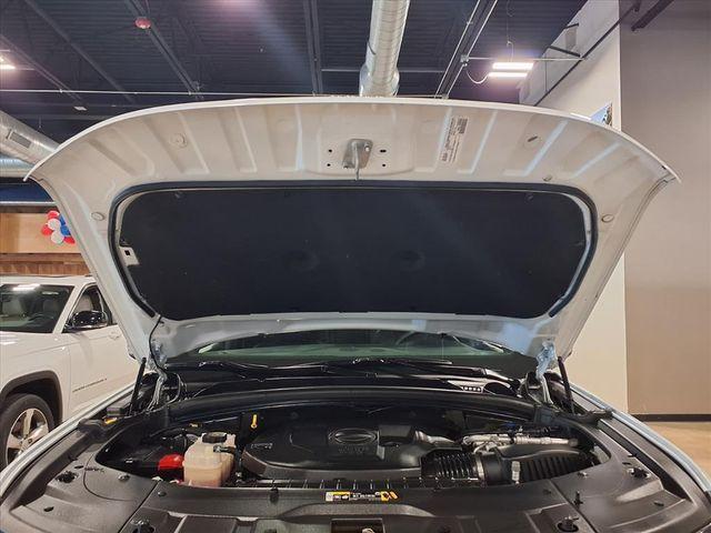 Photo of 2022 Bright White Clearcoat Jeep Grand Cherokee