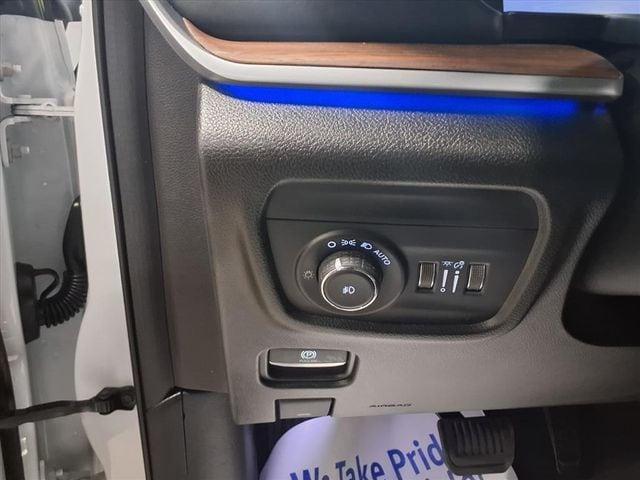 Photo of 2022 Bright White Clearcoat Jeep Grand Cherokee