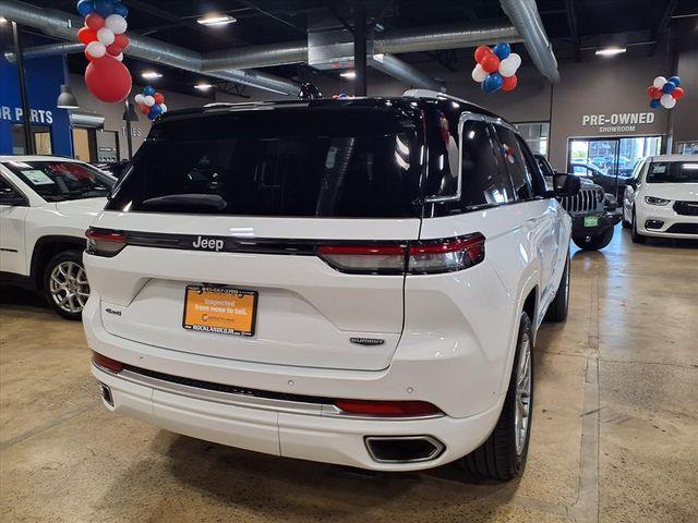Photo of 2022 Bright White Clearcoat Jeep Grand Cherokee