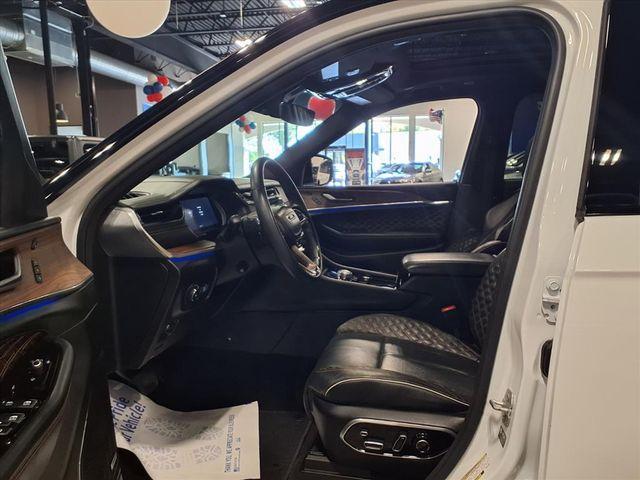 Photo of 2022 Bright White Clearcoat Jeep Grand Cherokee