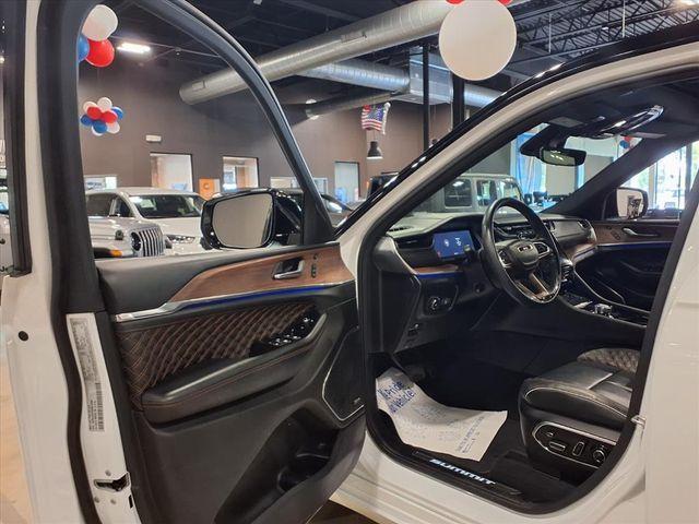 Photo of 2022 Bright White Clearcoat Jeep Grand Cherokee