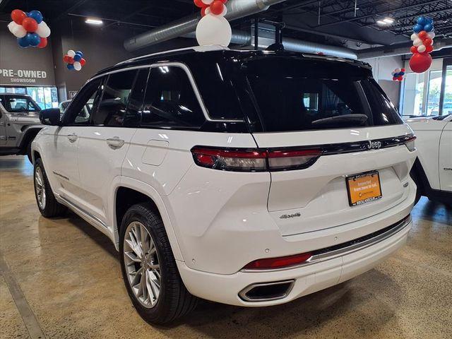 Photo of 2022 Bright White Clearcoat Jeep Grand Cherokee
