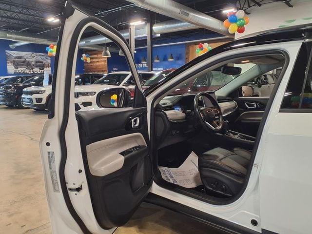 Photo of 2022 Bright White Clearcoat Jeep Compass