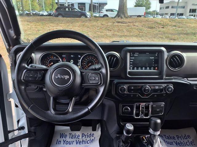 Photo of 2022 Bright White Clearcoat Jeep Gladiator
