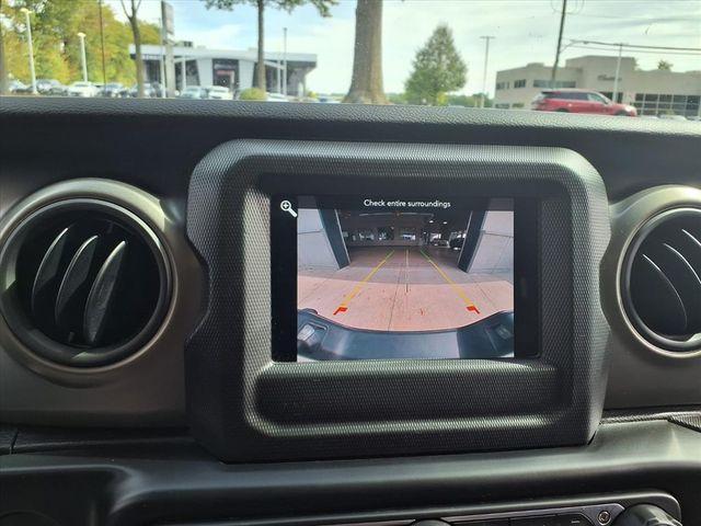 Photo of 2022 Bright White Clearcoat Jeep Gladiator