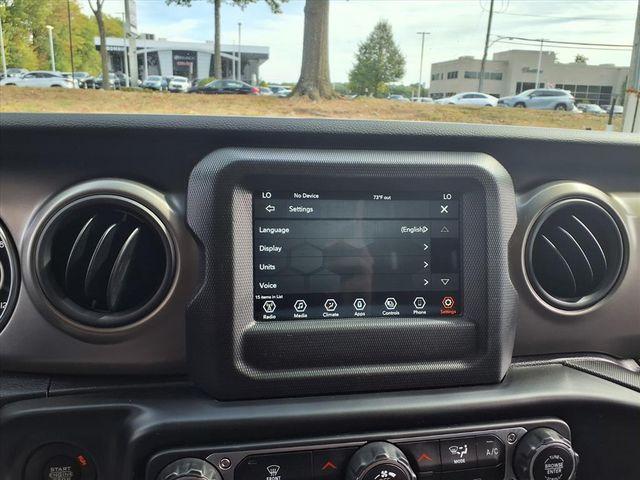 Photo of 2022 Bright White Clearcoat Jeep Gladiator