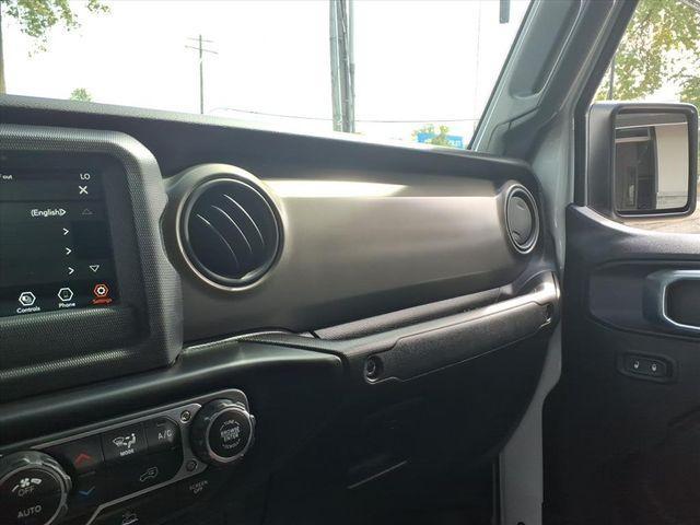 Photo of 2022 Bright White Clearcoat Jeep Gladiator