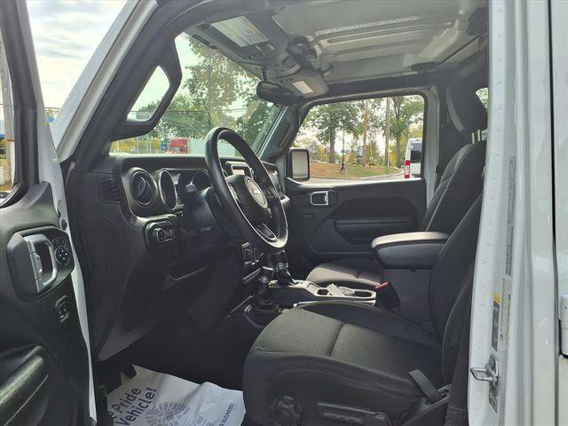 Photo of 2022 Bright White Clearcoat Jeep Gladiator