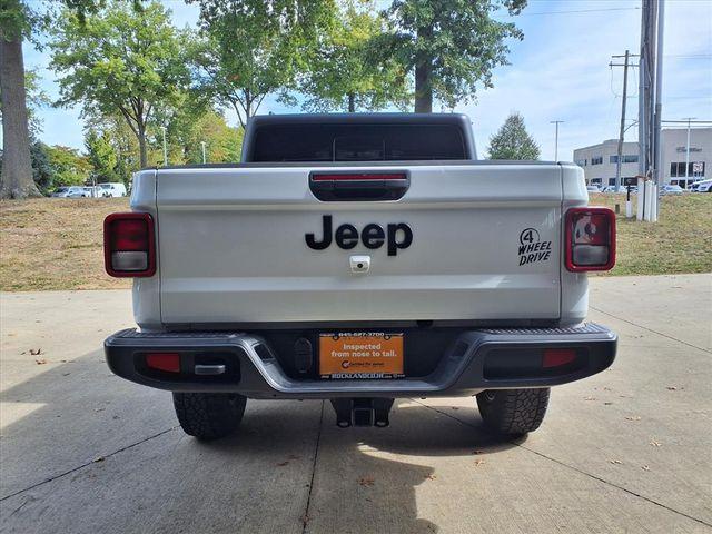 Photo of 2022 Bright White Clearcoat Jeep Gladiator