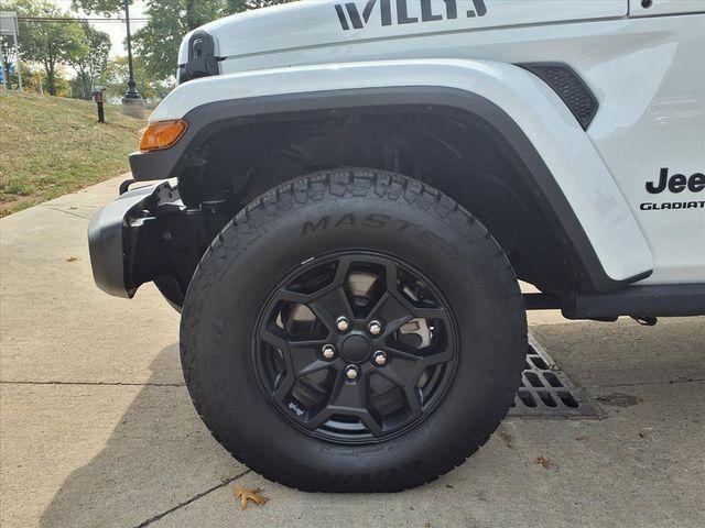 Photo of 2022 Bright White Clearcoat Jeep Gladiator