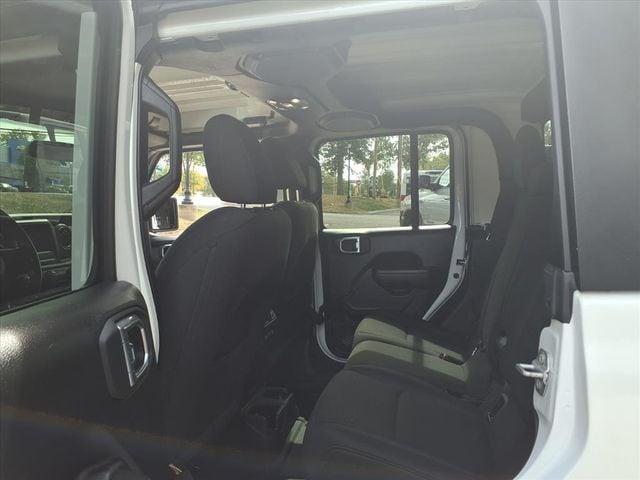 Photo of 2022 Bright White Clearcoat Jeep Gladiator