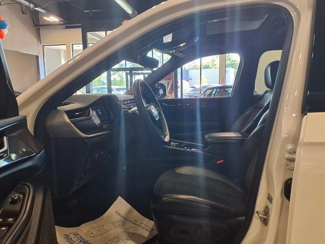 Photo of 2023 Bright White Clearcoat Jeep Grand Cherokee