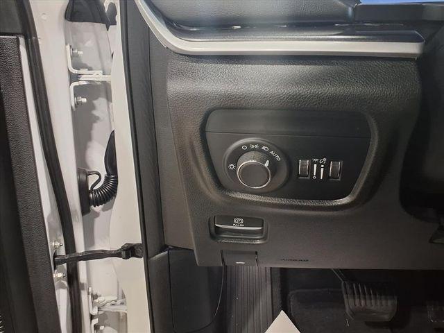 Photo of 2023 Bright White Clearcoat Jeep Grand Cherokee