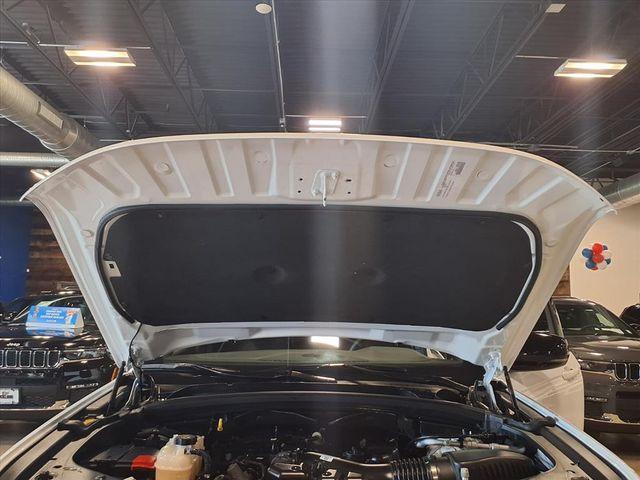 Photo of 2023 Bright White Clearcoat Jeep Grand Cherokee