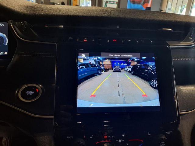 Photo of 2023 Bright White Clearcoat Jeep Grand Cherokee