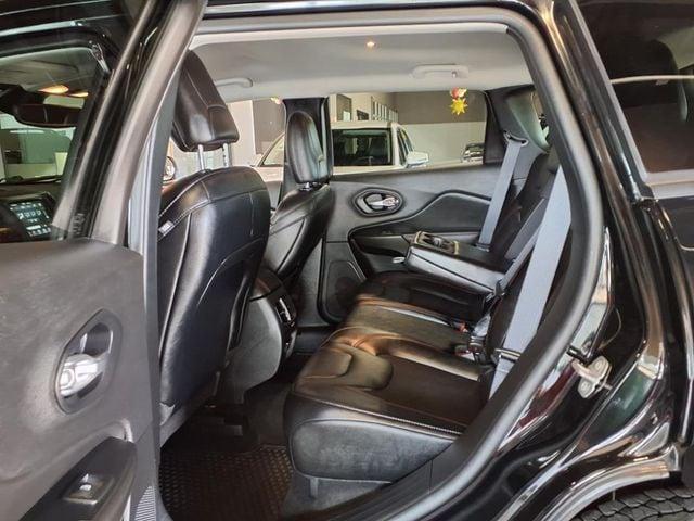 Photo of 2022 Diamond Black Jeep Cherokee