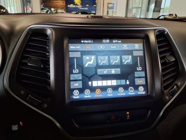 Photo of 2022 Diamond Black Jeep Cherokee