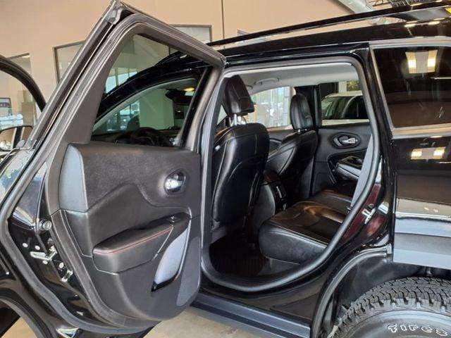 Photo of 2022 Diamond Black Jeep Cherokee