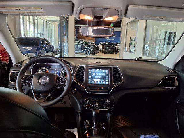 Photo of 2022 Diamond Black Jeep Cherokee
