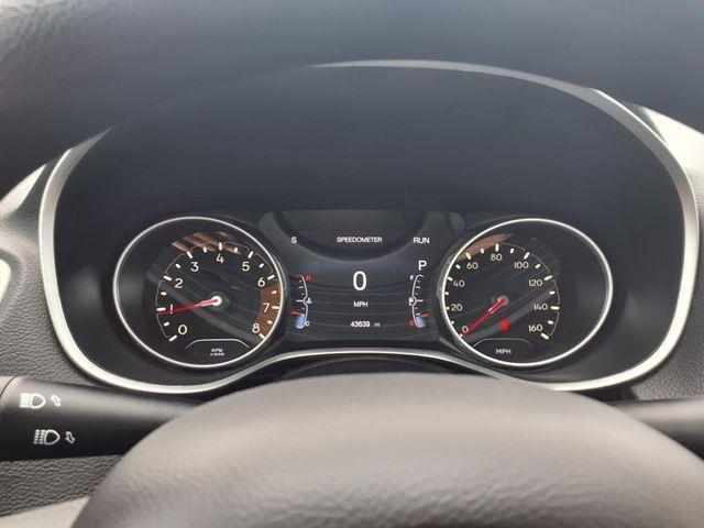 Photo of 2020 White Clearcoat Jeep Compass