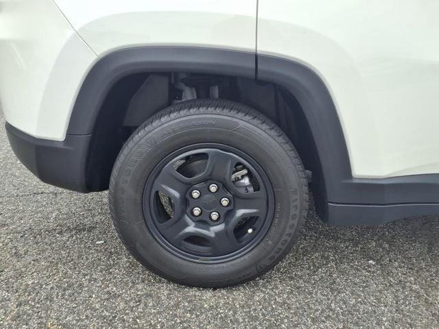 Photo of 2020 White Clearcoat Jeep Compass