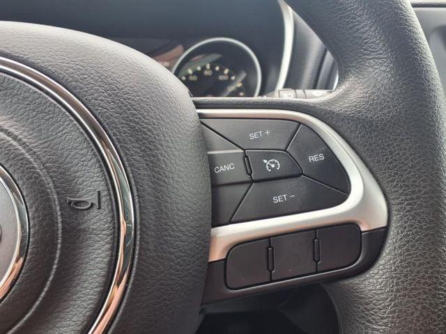 Photo of 2020 White Clearcoat Jeep Compass