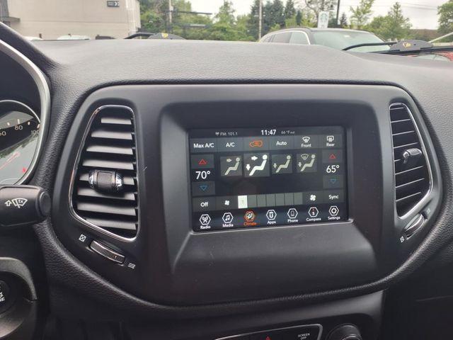 Photo of 2020 White Clearcoat Jeep Compass