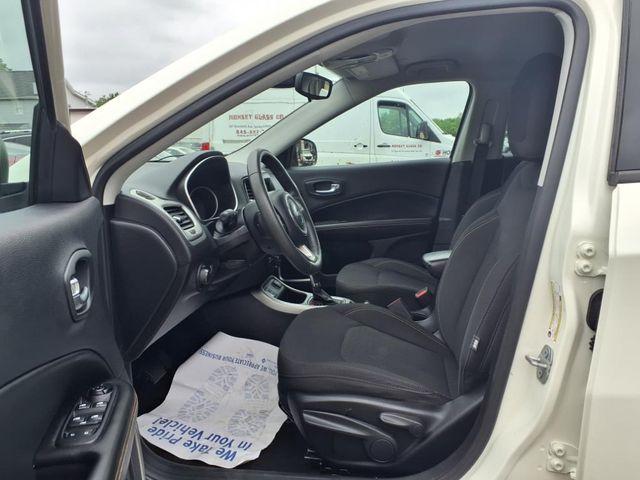 Photo of 2020 White Clearcoat Jeep Compass
