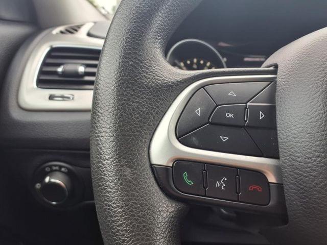 Photo of 2020 White Clearcoat Jeep Compass