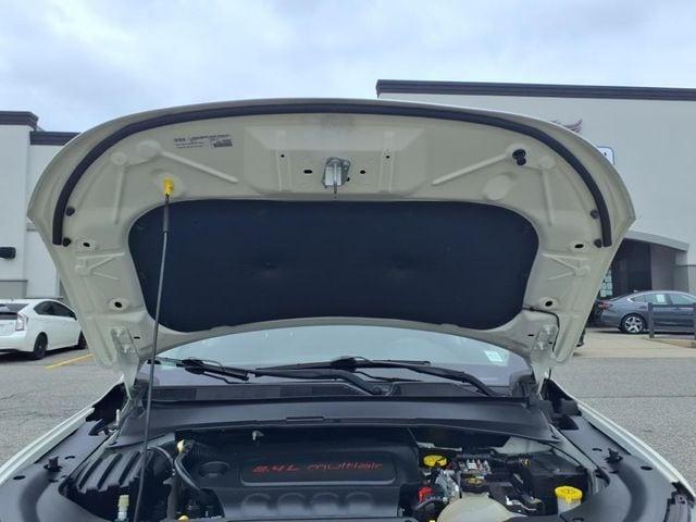 Photo of 2020 White Clearcoat Jeep Compass