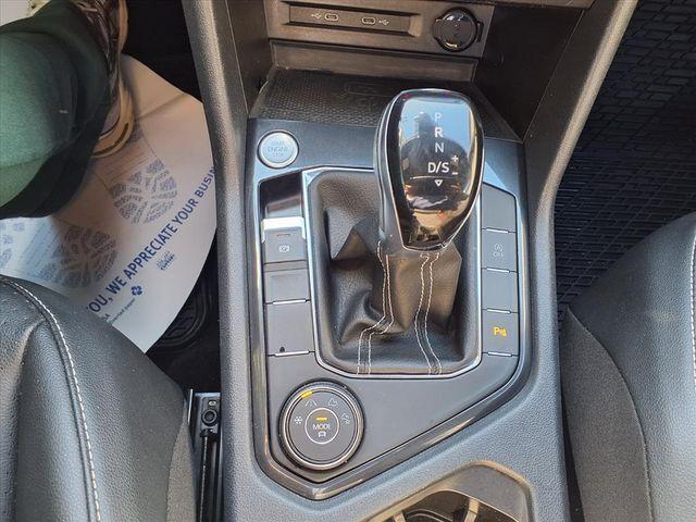 Photo of 2022 Oryx White Pearl Effect Volkswagen Tiguan