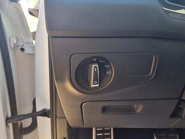 Photo of 2022 Oryx White Pearl Effect Volkswagen Tiguan