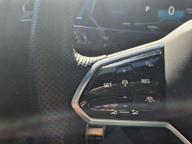 Photo of 2022 Oryx White Pearl Effect Volkswagen Tiguan