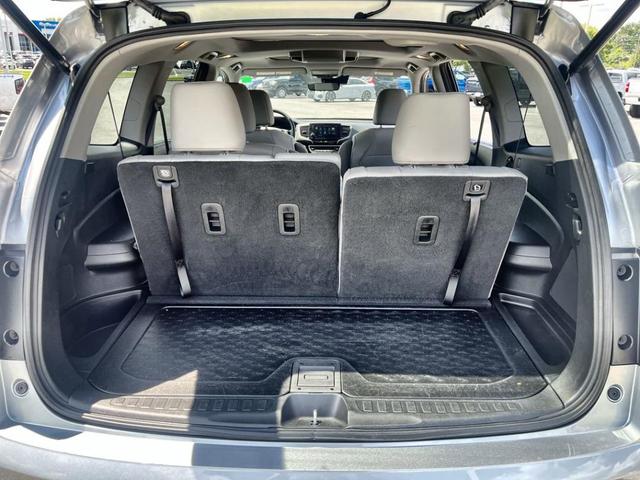 Photo of 2021 Lunar Silver Metallic Honda Pilot
