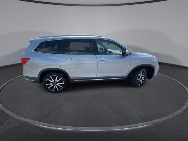 Photo of 2021 Lunar Silver Metallic Honda Pilot