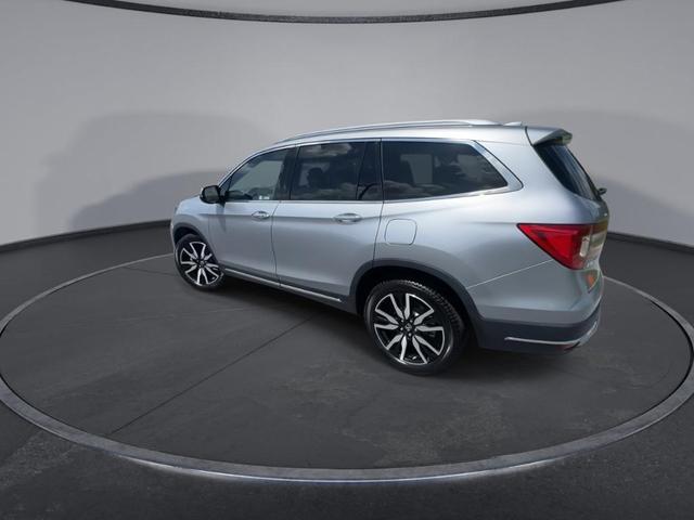Photo of 2021 Lunar Silver Metallic Honda Pilot