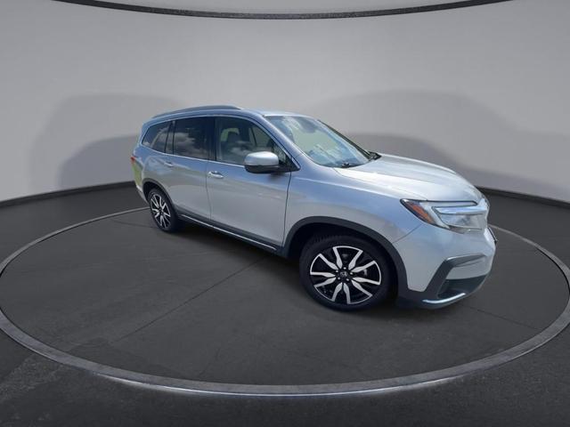 Photo of 2021 Lunar Silver Metallic Honda Pilot